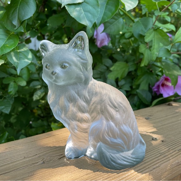 SOLD Viking Glass Frosted Cat Figurine 5 in Art Glass Original Sticker Bookend - Picture 2 of 10